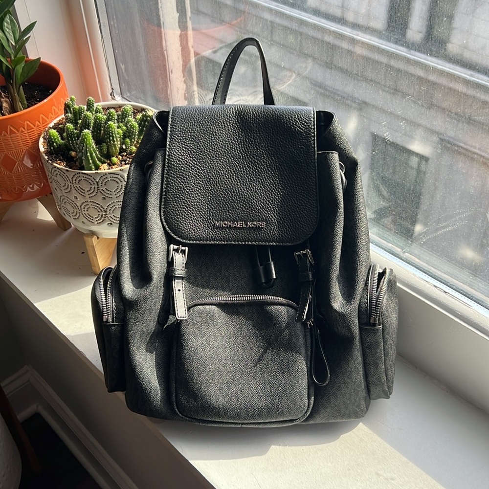 Michael Kors Backpack 🎒 in great condition, only used few times.